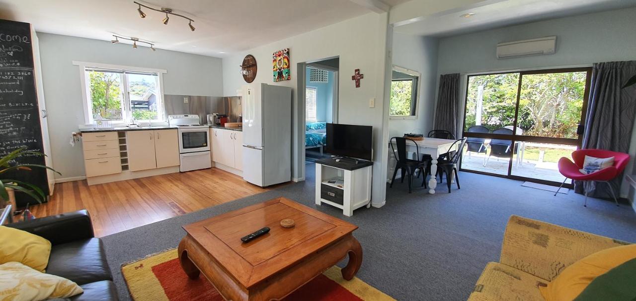Quintessential Kiwi Bach Vila Oneroa Exterior foto